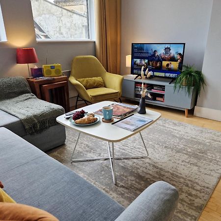 1-Bed Apartment, Close To Kensington Olympia With Free Wi-Fi & Netflix London Exterior foto
