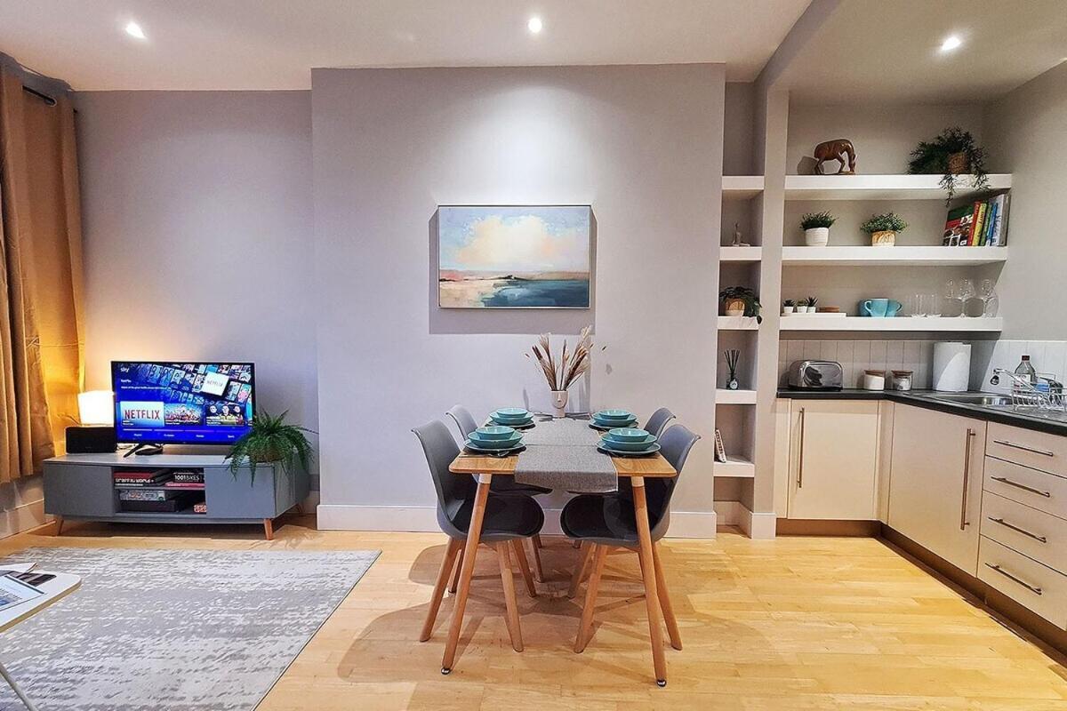 1-Bed Apartment, Close To Kensington Olympia With Free Wi-Fi & Netflix London Exterior foto