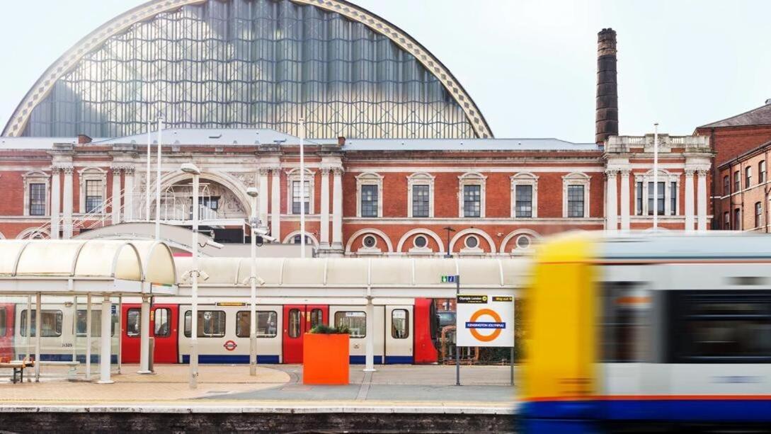 1-Bed Apartment, Close To Kensington Olympia With Free Wi-Fi & Netflix London Exterior foto