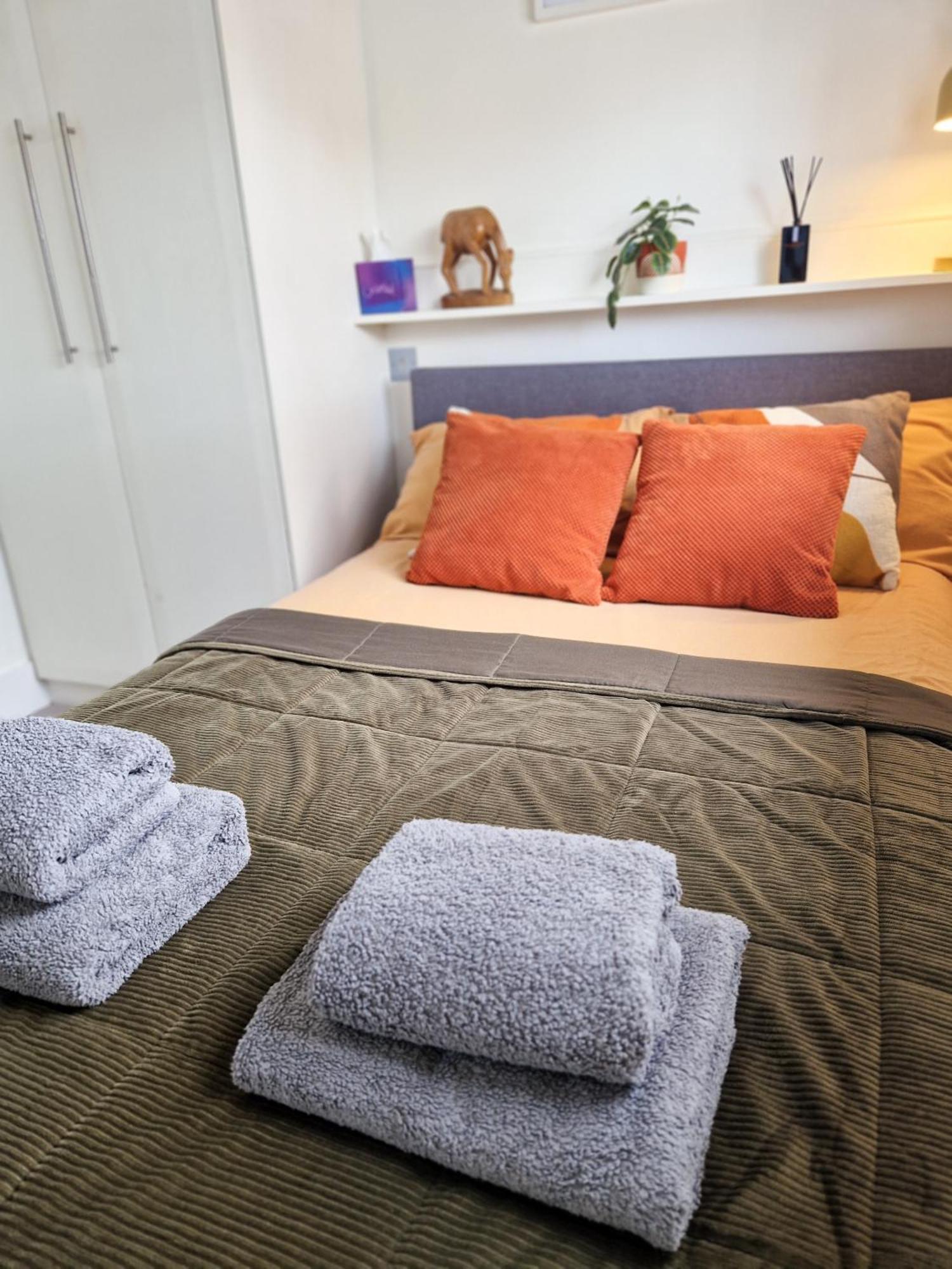 1-Bed Apartment, Close To Kensington Olympia With Free Wi-Fi & Netflix London Exterior foto