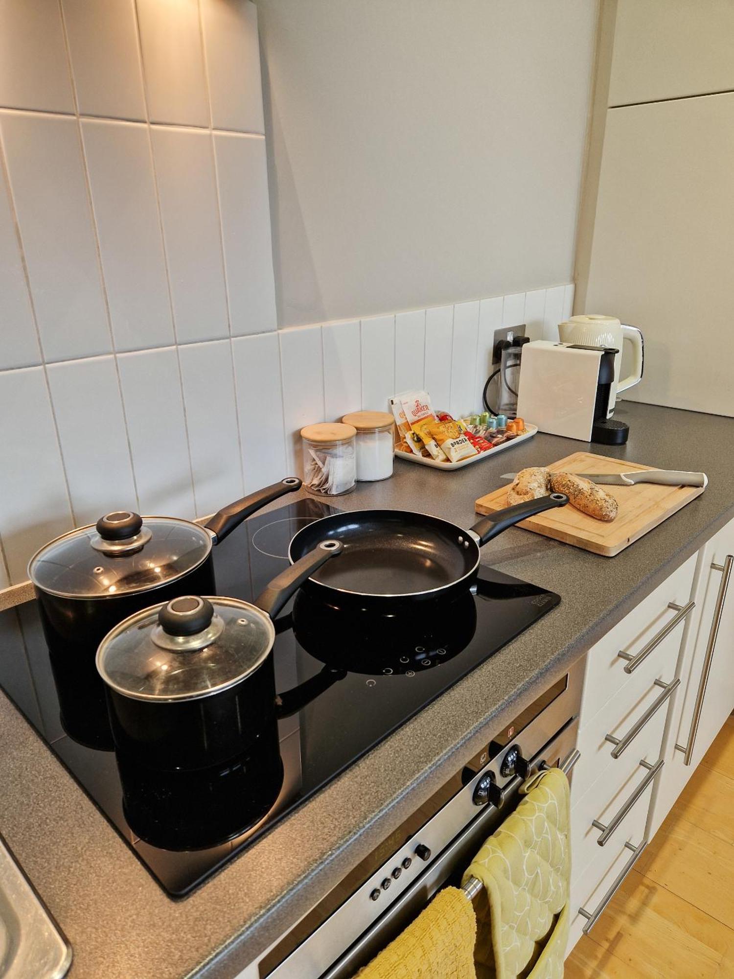 1-Bed Apartment, Close To Kensington Olympia With Free Wi-Fi & Netflix London Exterior foto