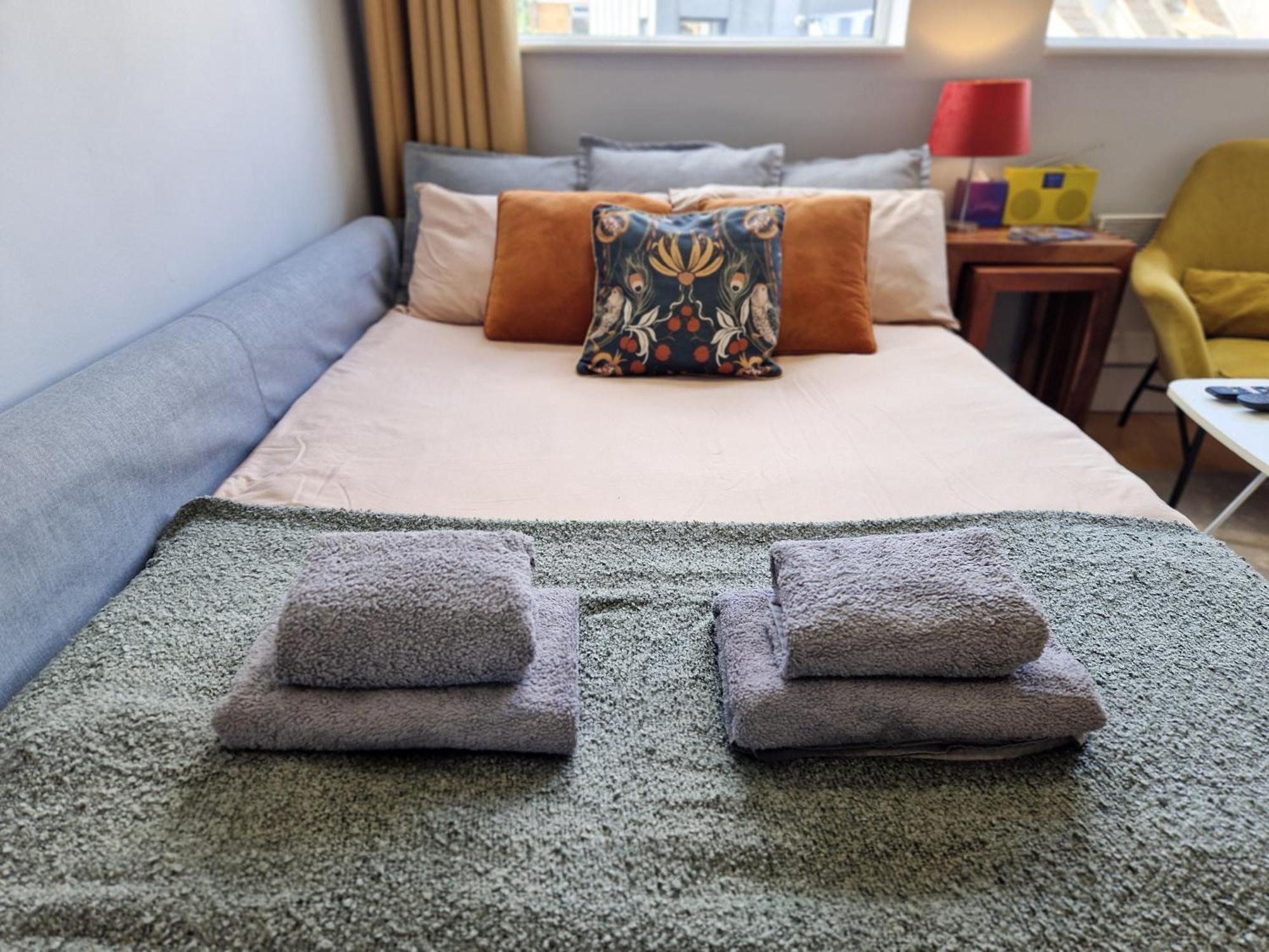 1-Bed Apartment, Close To Kensington Olympia With Free Wi-Fi & Netflix London Exterior foto