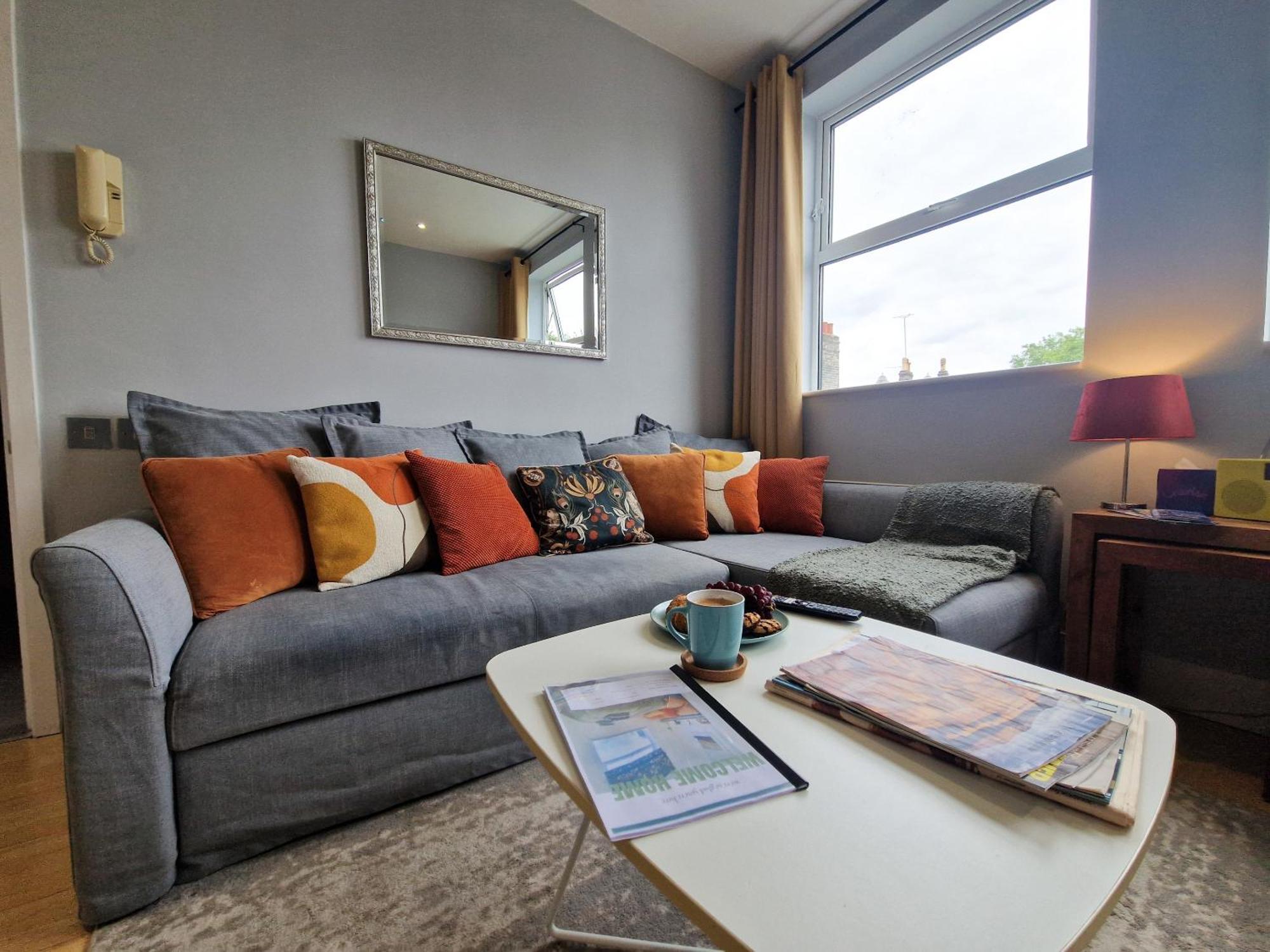 1-Bed Apartment, Close To Kensington Olympia With Free Wi-Fi & Netflix London Exterior foto